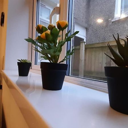 Spacious 4 Bedroom, Free Netflix, Central Location คาร์ดิฟฟ์ ภายนอก รูปภาพ