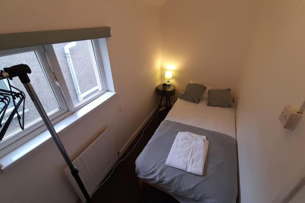 Spacious 4 Bedroom, Free Netflix, Central Location คาร์ดิฟฟ์ ภายนอก รูปภาพ