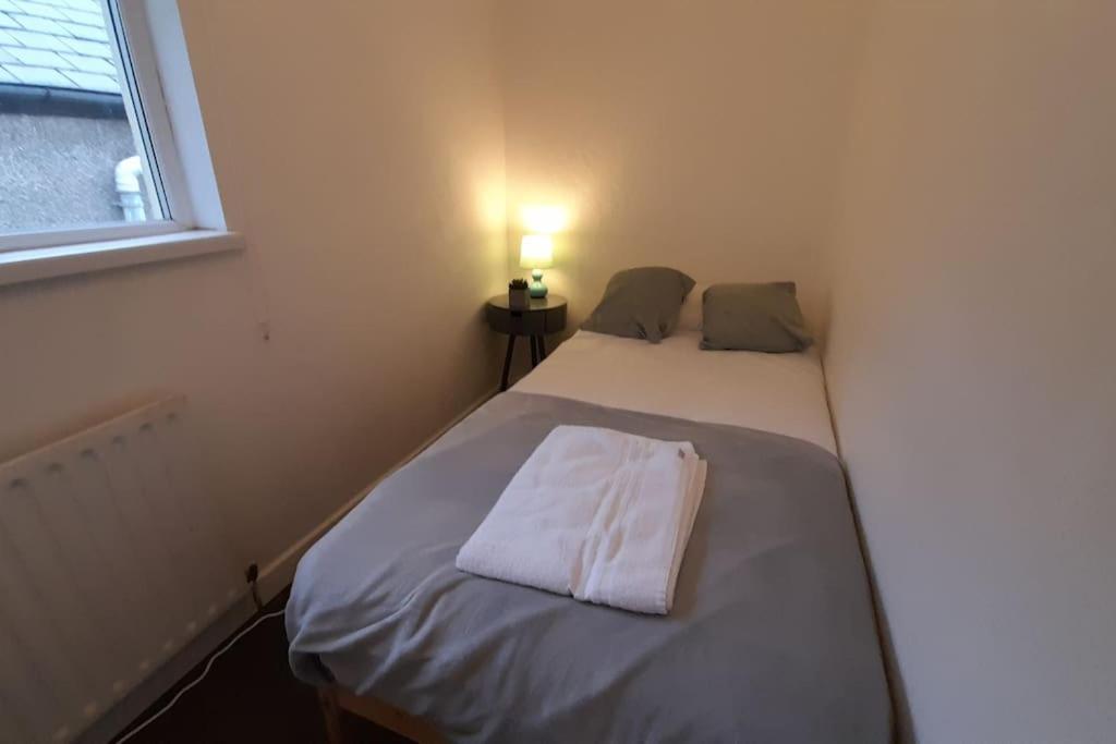 Spacious 4 Bedroom, Free Netflix, Central Location คาร์ดิฟฟ์ ภายนอก รูปภาพ