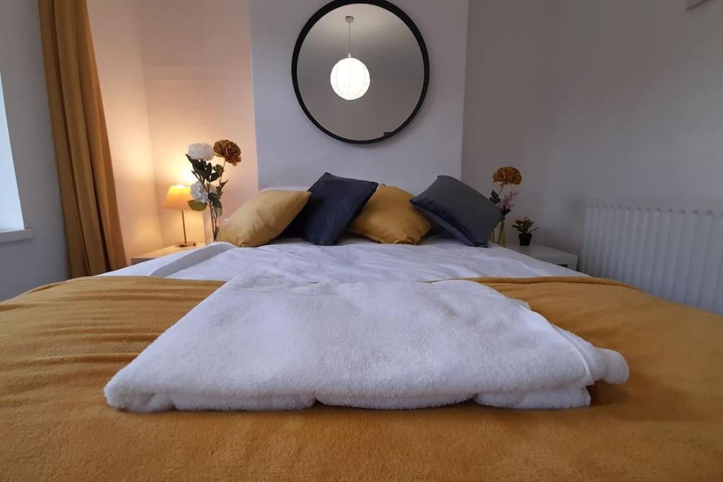 Spacious 4 Bedroom, Free Netflix, Central Location คาร์ดิฟฟ์ ภายนอก รูปภาพ