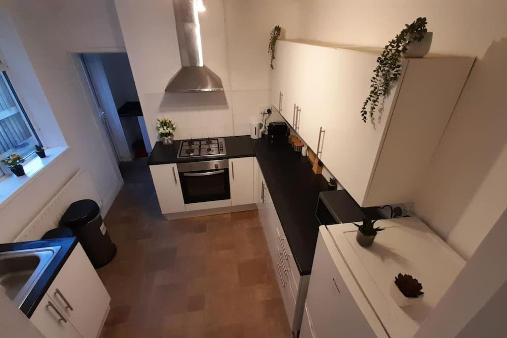 Spacious 4 Bedroom, Free Netflix, Central Location คาร์ดิฟฟ์ ภายนอก รูปภาพ
