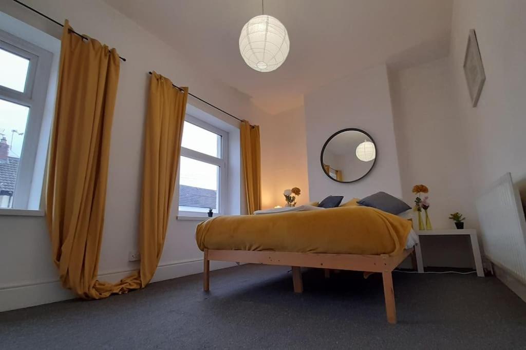 Spacious 4 Bedroom, Free Netflix, Central Location คาร์ดิฟฟ์ ภายนอก รูปภาพ