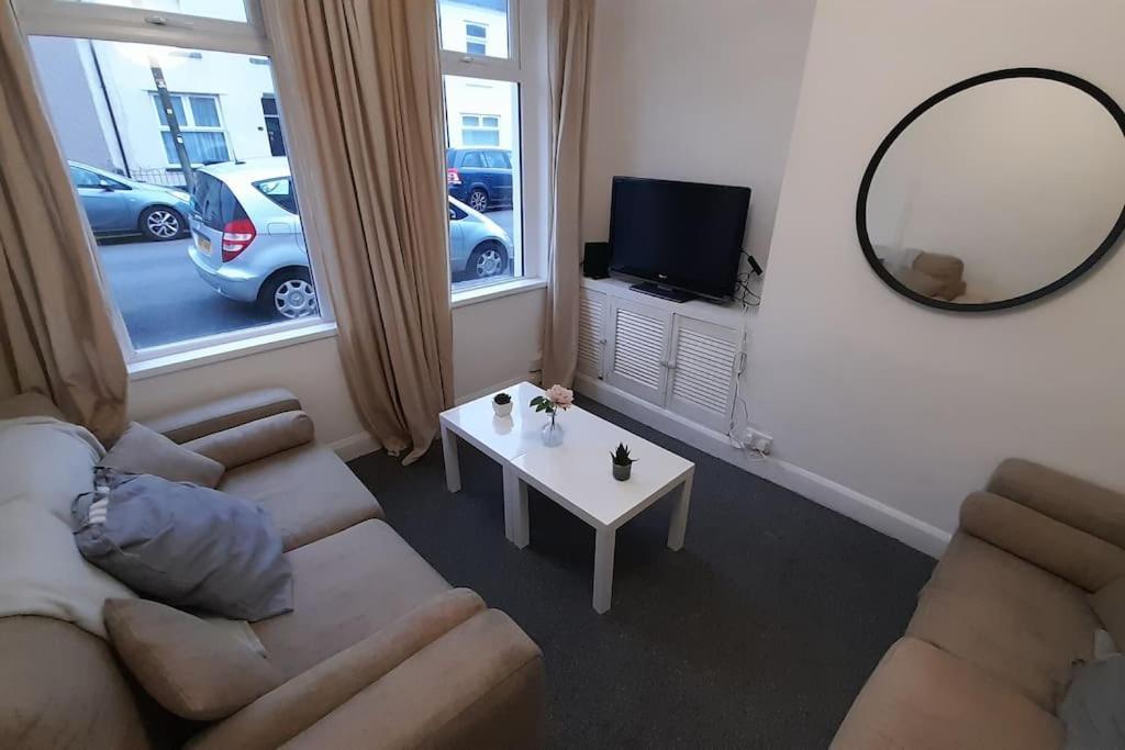 Spacious 4 Bedroom, Free Netflix, Central Location คาร์ดิฟฟ์ ภายนอก รูปภาพ