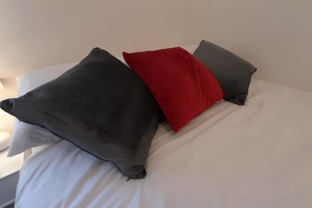 Spacious 4 Bedroom, Free Netflix, Central Location คาร์ดิฟฟ์ ภายนอก รูปภาพ
