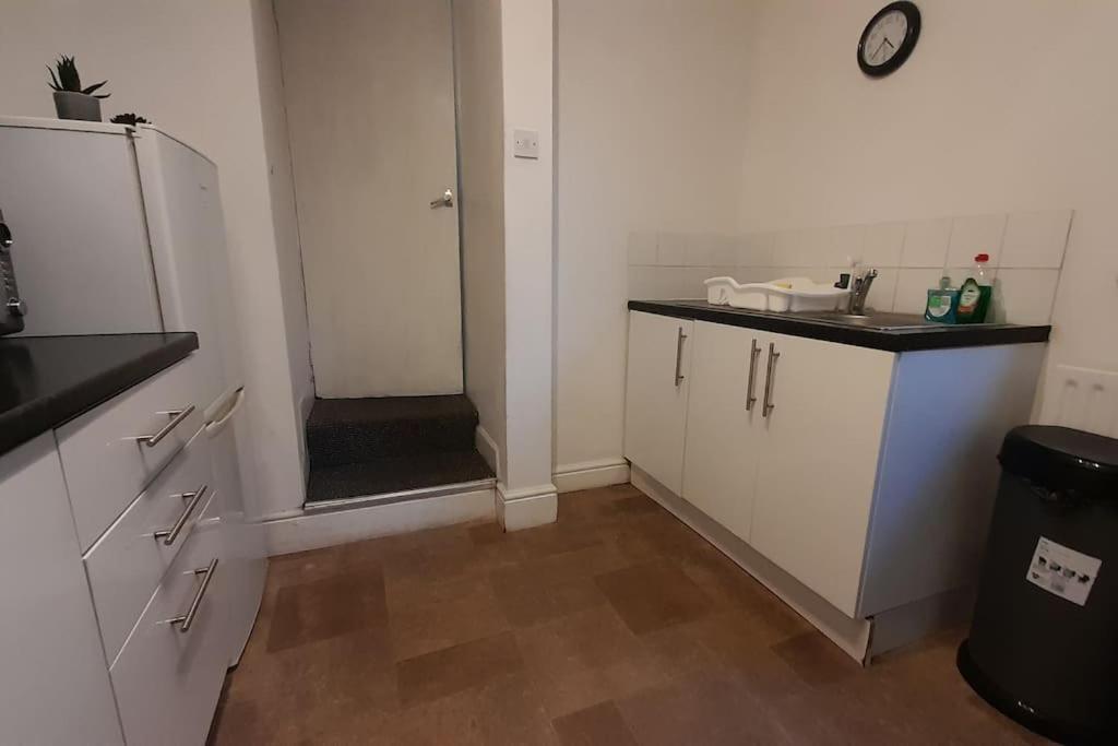 Spacious 4 Bedroom, Free Netflix, Central Location คาร์ดิฟฟ์ ภายนอก รูปภาพ