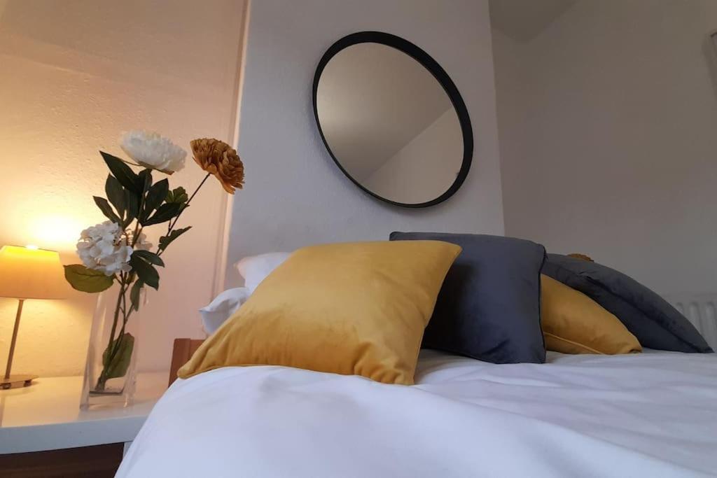 Spacious 4 Bedroom, Free Netflix, Central Location คาร์ดิฟฟ์ ภายนอก รูปภาพ