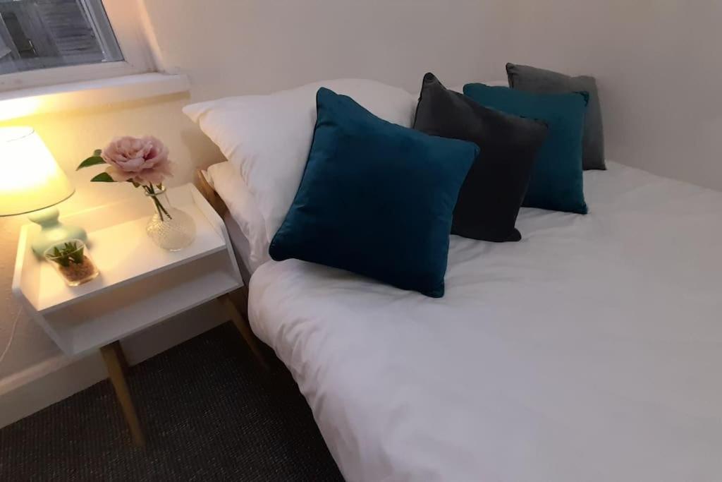 Spacious 4 Bedroom, Free Netflix, Central Location คาร์ดิฟฟ์ ภายนอก รูปภาพ