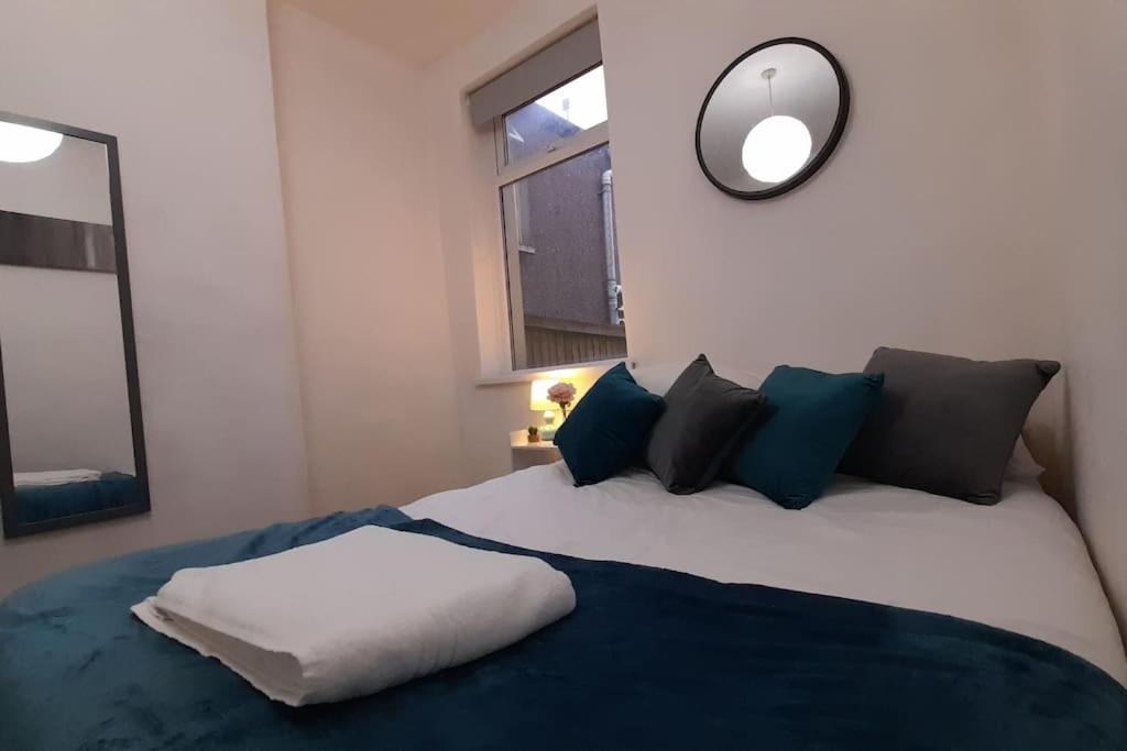 Spacious 4 Bedroom, Free Netflix, Central Location คาร์ดิฟฟ์ ภายนอก รูปภาพ