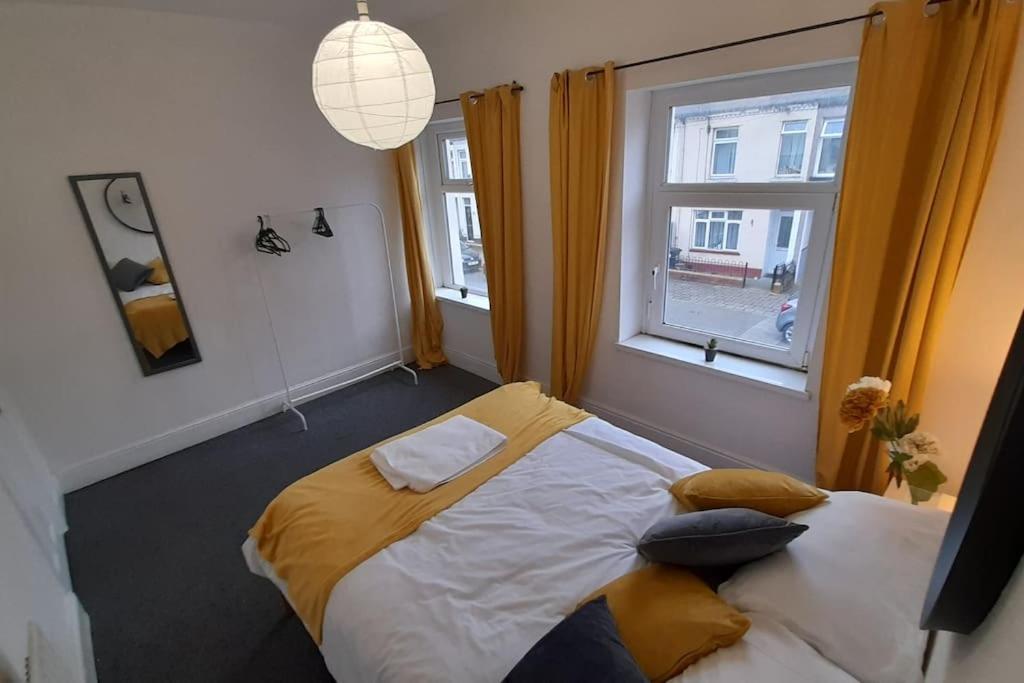 Spacious 4 Bedroom, Free Netflix, Central Location คาร์ดิฟฟ์ ภายนอก รูปภาพ