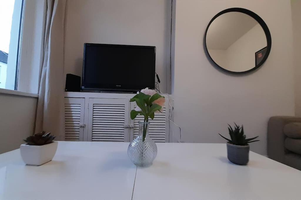 Spacious 4 Bedroom, Free Netflix, Central Location คาร์ดิฟฟ์ ภายนอก รูปภาพ